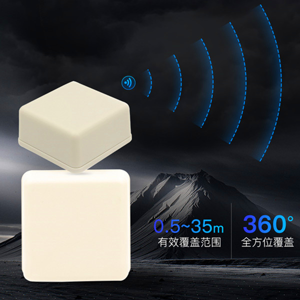 這幾年來(lái)，隨著相關(guān)部門的嚴(yán)格管控，大家都在開(kāi)始尋找語(yǔ)音導(dǎo)游,為降低噪音污染、為建設(shè)文明景區(qū)而不斷的努力，從根本上來(lái)防止噪音污染的產(chǎn)生。但是在選擇語(yǔ)音導(dǎo)游的過(guò)程中,就會(huì)發(fā)現(xiàn)一個(gè)問(wèn)題，廠家是不同，但其中的價(jià)格是差在哪里呢？ 語(yǔ)音導(dǎo)游是針對(duì)各類旅游團(tuán)設(shè)計(jì)的,這就不難發(fā)現(xiàn)，需要應(yīng)用到的環(huán)境都是比較嘈雜的，那么這就對(duì)該設(shè)備的品質(zhì)問(wèn)題是有一定的要求了。語(yǔ)音導(dǎo)游的價(jià)格就差在質(zhì)量這一塊,價(jià)格低的可能能用幾個(gè)月，大修小修修不斷，但是價(jià)格高的就不一樣，是可以做到故障率低、音質(zhì)清晰，傳輸距離遠(yuǎn)且使用壽命長(zhǎng)久。 那么這樣的語(yǔ)音導(dǎo)游哪里有呢,當(dāng)然了這就需要做對(duì)一點(diǎn)，那就是找對(duì)廠家了，鷹米講解免費(fèi)技術(shù)培訓(xùn)，設(shè)備品質(zhì)保障，價(jià)格合理。